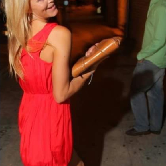 Meet your Posher, Alison - Picture 3 of 4